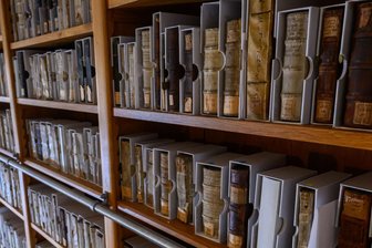 Plauener von angeblichen Buchverkäufern betrogen - Zwei Männer wollten einem Plauener angeblich eine Büchersammlung verkaufen.
