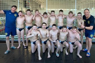 Plauener Wasserball-Nachwuchs nimmt neuen Anlauf - Die U-14-Wasserballer des SVV Plauen haben früh im Jahr Grund zum Feiern.