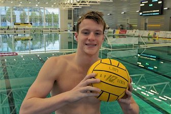 Plauener Wasserballer klopft im Nationalteam an - Am vergangenen Wochenende stand für Finn Taubert ein kurzer Heimatbesuch an. Zunächst spielte er am Samstag mit dem OSC Potsdam II in der zweiten Liga in Zwickau, nach einer Nacht zu Hause ging es dann am Sonntag zum nächsten Punktspiel nach Chemnitz. 