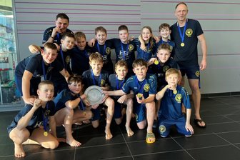 Plauener Wasserballjungs lassen es krachen - Drei Spiele, drei Siege: Die U-12-Wasserballer des SVV Plauen haben sich in Görlitz für die Endrunde des Ostdeutschen Wasserballpokals qualifiziert.