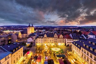 Plauener Weihnachtsmarkt soll auch dieses Jahr festlich leuchten - An der Beleuchtung will Plauen keinesfalls sparen. Die Stadt will in der Region mit ihrem Markt leuchten. 