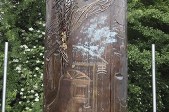 Plauener Wendedenkmal beschmiert - Stadt reagiert prompt - Unbekannte hatten das Wendedenkmal in der Plauener Innenstadt mit blauer Farbe beschmiert.