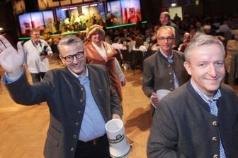 "Plauener Wiesn" von Sternquell fällt aus - Günther Spindler, Thomas Münzer und Sternquell-Chef Jan Gerbeth (von links) hatten im Oktober zum 29. Bockbierfest eingeladen. Bis solch eine Sause wieder stattfinden kann, wird es noch einige Monate dauern.
