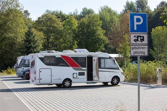 Plauener Wohnmobilstellplatz nicht kostendeckend: Was Tourismus-Chef Sorger von einer Preiserhöhung hält - Die Auslastung der Wohnmobilstellplätze in Plauen steigt, ist aber nicht kostendeckend.