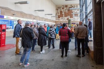 Plauener zieht es in den Bahnhof - Der Auftakt des Wiederbelebungskonzeptes "Platz für Neues" des Deutschen Bahn (DB) im Oberen Bahnhof Plauen zog am Sonntag zahlreiche Plauener.