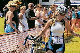 Plauenerin läuft allen davon - Heike Dressel-Putz vom LATV Plauen gewann gestern beim 4. Pirker Triathlon den Wettbewerb der Frauen.