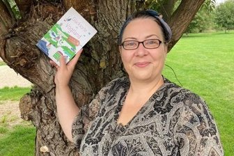 Plauenerin rückt persönliche Glücksorte in den Mittelpunkt - Manja Reinhardt mit ihrem Buch "80 Orte im Vogtland, die glücklich machen"