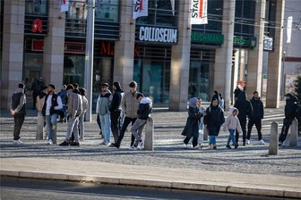 Plauens Ausländeranteil wächst viermal schneller als im Bundesdurchschnitt - Der Tunnel ist ein beliebter Treffpunkt für Migranten in Plauen. Es mag viele Gründe dafür geben, das Konzentrieren der Migration auf die größte Stadt des Vogtlandes wirft indes Fragen auf. Der Bericht der Ausländerbeauftragten gab darauf keine Antworten.