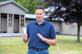 Plauens Bäderchef zu gestiegenen Eintrittspreisen: „Mit jeder Tariferhöhung verliert man Gäste“ - Ronny Adler, Geschäftsführer des städtischen Bäderbetriebes, im Freibad Haselbrunn: Er rechtfertigt die gestiegenen Eintrittspreise mit Kostensteigerungen, mit denen sich der Betreiber der Plauener Freibäder konfrontiert sieht.
