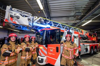 Plauens Berufsfeuerwehr verfügt jetzt über die höchste Drehleiter Sachsens - 