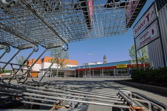 Plauens Einkaufszentrum an der Morgenbergstraße wird umgebaut - Am Einkaufszentrum unweit der Markuskirche tut sich etwas. Die große Gewerbefläche im Plauener Norden soll bis November eine Frischekur erhalten. 