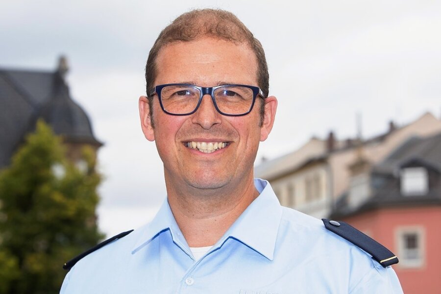 Plauens neuer Feuerwehrchef: Problemlöser legt in Teilzeit los - René Schreiter ist seit 1. Juli Fachgebietsleiter Brandschutz und damit Chef der Plauener Berufsfeuerwehr und neun freiwilligen Wehren.