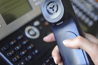 Plauens OB plädiert für Büro-Codewort, das Anrufer sagen sollen: Wovor hat er Angst? - Weil die KI vieles kann: Plauens OB will Codewort in seinem Büro einführen.