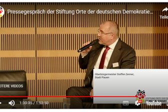 Plauens OB Steffen Zenner stellt in Frankfurt am Main Demokratie-Projekt vor - Plauens OB Steffen Zenner in Frankfurt am Main.