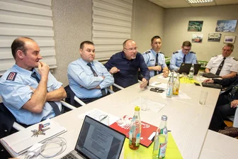 Plauens Oberbürgermeister zum Feuerwehr-Streit: „Manchmal müssen auch unpopuläre Entscheidungen getroffen werden“ - Bei der Jahreshauptversammlung der Straßberger Feuerwehr am vergangenen Samstag stellte Oberbürgermeister Steffen Zenner (CDU) die Argumente der Stadtverwaltung nochmal dar.