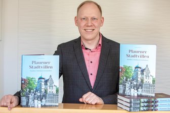 Plauens Pracht zwischen zwei Buchdeckeln: Malermeister gibt Band über Gründerzeitvillen der Stadt heraus - „Ein kleines Universum, geboren aus Wohlstand“ - Andreas Stephan hat viel Zeit und Herzblut in sein Buch gesteckt. Es ist ab Freitag erhältlich.