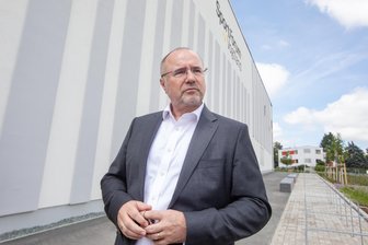 Plauens Sporthallen-Debatte schlägt Wellen – OB kritisiert Funktionär: „Empfehle, nicht nur viel Meinung, sondern auch Ahnung zu haben“ - Plauens Oberbürgermeister Steffen Zenner lieferte sich in den sozialen Netzwerken zur aktuellen Sporthallen-Debatte einen verbalen Schlagabtausch mit seinen Kritikern.