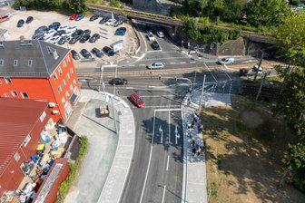 Plauens Stadtoberhaupt lobt sich selbst: „Wie wir die Stadt fit machen für die Zukunft - das kann sich sehen lassen“ - Die Ampelanlage soll die Unfallgefahr auf der neu gebauten Kreuzung Hofer Straße (B 173)/Turnstraße/Rinnelberg reduzieren.