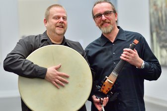 Pleißenbachpark Chemnitz: Sphärische Klänge zur Eröffnung - Tuya Klangwerk besteht aus den Musikern Mathis Stendike und Petr Krupa.