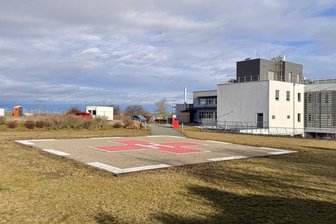 Pleißental-Klinik: Landkreis Zwickau zieht Konsequenzen aus Finanzmisere - Die Pleißental-Klinik in Werdau, hier der Hubschrauberlandeplatz.