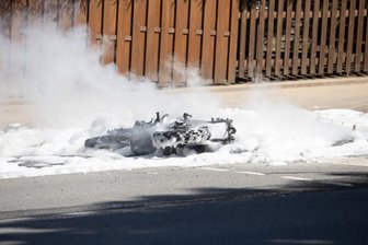 Das Motorrad wurde mit Schaum gelöscht.