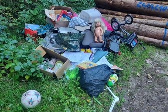 Plötzlich lag Müll im Kuttengrund bei Lößnitz: Bergbaufreunde erstatten Anzeige - Über Nacht entstand im Kuttengrund eine illegale Sperrmüllhalde.