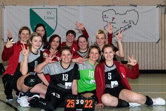 Plötzlich Tabellenführer: Volleyballerinnen des SV Union Milkau gewinnen Spitzenspiel - Gute Stimmung in der Mittagspause: Durch einen 3:0-Heimsieg im Spitzenspiel gegen den VfL Wildenfels übernahmen die Volleyballerinnen von Union Milkau die Tabellenführung der Bezirksliga.