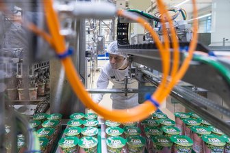 Plötzlich waren Massenentlassungen vom Tisch – Auerbacher Tütensuppenhersteller Unilever startet neue Produktionslinie - Seit Donnerstag werden bei Unilever in Auerbach neue Produkte produziert.