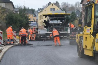 Plötzliche Kehrtwendung: Bundesstraße 169 in Schneeberg bleibt gesperrt -