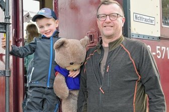 Plüschtiere unterwegs in der Museumsbahn -