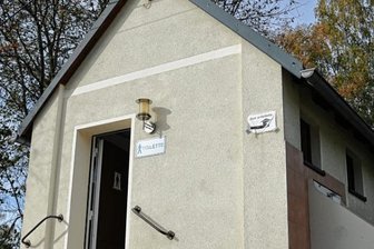 Plumpsklo an der Talsperre Pirk hat ausgedient - Seit vielen Jahren ein drückendes Problem: Das Klo am Campingplatz an der Talsperre. 
