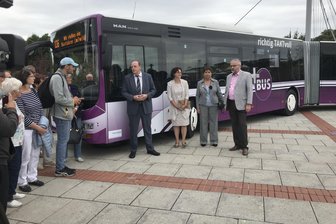 Plusbus: Neue Linie eingeweiht - Landrat Christoph Scheurer (CDU) weihte am Samstag gemeinsam mit anderen die neue Linie ein.