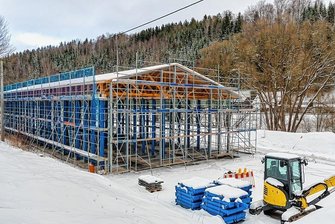Pobershau: Trotz Krise wird im Sägewerk Kniebreche nach vorn geschaut - Die neue Lagerhalle weist eine Grundfläche von 640 Quadratmetern auf. 