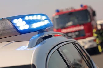 Pockau-Lengefeld: Verletzte bei Lkw-Unfall – 80.000 Euro Schaden - Auf der B 101 bei Forchheim geriet ein Lkw-Auflieger in den Gegenverkehr.