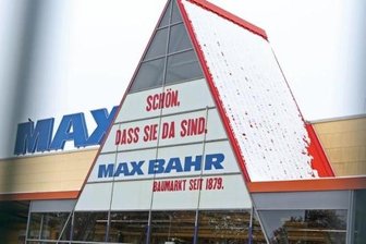 Poco-Einrichtungsmarkt plant Eröffnung in Zwickau im Herbst - Der ehemalige Baumarkt - hier ein Bild vom Winter - soll ein Poco-Markt werden.