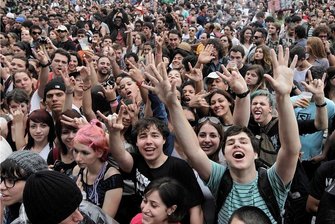 Podiumsdiskussion in Chemnitz: Ist Livemusik noch wichtig? - Fans in freudiger Konzerterwartung