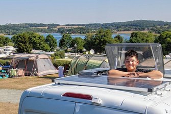 Pöhl-Camper müssen 2023 tiefer in die Tasche greifen - Camping-Urlaub boomt. Durch die attraktive Lage hat die Talsperre Pöhl von Freizeitangebot bis Einkaufsmöglichkeit viel zu bieten.