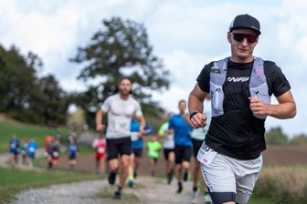 Pöhl-Trail begeistert Sportler trotz „brutaler Schwierigkeit“ - Quer durch die Natur geht es beim Pöhl-Trail - so wie hier auf der Langstrecke.