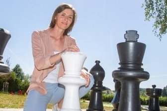 Pöhl will Leipziger Seenland Paroli bieten - Geschäftsführerin Elisabeth Blüml im Freizeit- und Erlebnisgarten. Sie setzt auf Familienfreundlichkeit.