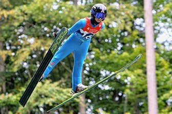 Pöhla in der Gastgeberrolle - Kimi Schwarz von der SG Nickelhütte Aue flog beim Nord-Cup auf der Pöhlbachschanze zu Silber. 