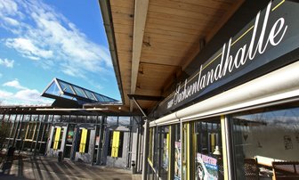 Poggenburg-Partei darf erstmals bei einer Wahl antreten - Die Zwickauer Kreistagssitzungen finden in der Glauchauer Sachsenlandhalle statt.