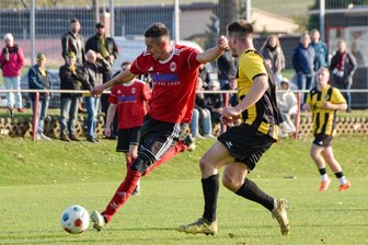 Pokal-Knaller in Langenau: Fortuna trifft auf formstarke Altmittweidaer - Fortuna-Torjäger Patrick Thiele (l.), hier im Liga-Hinspiel gegen den SCA, fehlt im Kreispokal-Duell verletzt.