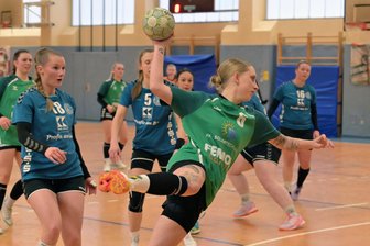 Pokal-Traum von Handballerinnen aus dem Erzgebirge geplatzt - Gegen den SSV Heidenau erzielte Helen Haunschild zwei Tore für den Zwönitzer HSV.