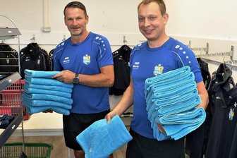 Pokalhit des Chemnitzer FC gegen Union Berlin: Ehemaliger Abwehrspieler hofft und leidet nun auf der Bank - Ex-Spieler und Teammanager Torsten Bittermann (l.) bildet seit drei Jahren mit Henry Büttner im Funktionsteam ein verlässliches Duo.