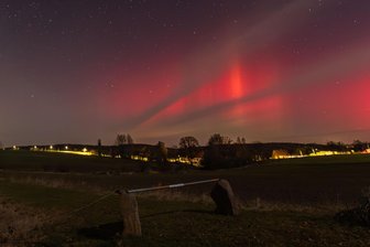 Polarlichter am Himmel über Mittelsachsen: Was sich für das Foto empfiehlt - Polarlichter haben sich am 12. November auch über Striegistal gezeigt.
