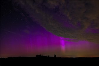 Polarlichter über dem Vogtland: „Fantastisches Schauspiel!“ - Spektakulär! Die Aufnahme gelang Uwe Kribus kurz vor Mitternacht.