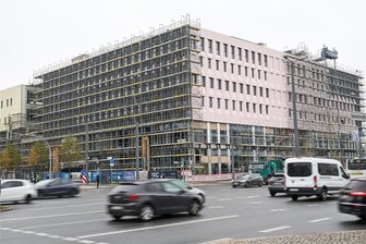 Poliklinik Chemnitz konzentriert Versorgung an neuem Hauptstandort im Zentrum - Der Neubau an der Bahnhofstraße Ecke Augustusburger Straße soll bis Ende 2025 fertiggestellt sein.