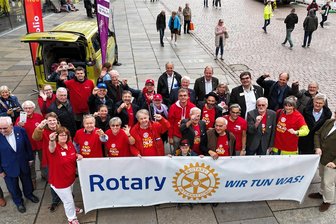 Polio-Botschafter Bashar Asfour zu Gast in Chemnitz - Der Chemnitzer Rotary-Club empfängt Bashar Asfour (vorn) auf seiner Mission zur Bekämpfung der Kinderlähmung.