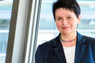 Politikerinnen auf dem Wochenmarkt in Frankenberg - Iris Firmenich will am Donnerstag in Frankenberg mit Bürgern ins Gespräch kommen.