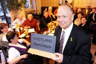 Politisches Comeback im Vogtland: Robert Hochbaum will zurück in den Bundestag - Robert Hochbaum - hier ein Archivbild beim Vogtland-Stammtisch in Berlin - will zurück auf die politische Bühne.